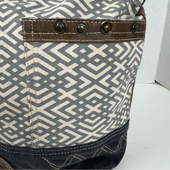 Myra Bag X Design Boho Multi Print Canvas Tote Crossbody Bag - Picture 9 of 12